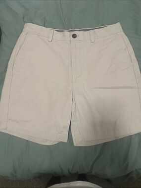 Amazon Essentials Men's Flat Front Shorts - White